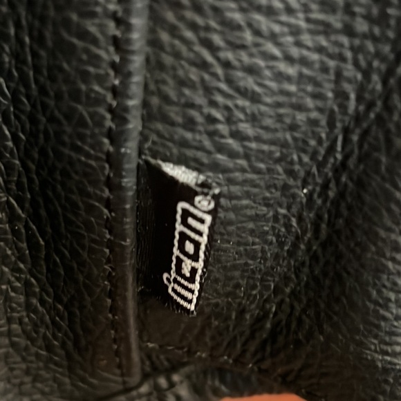 Authentic ICON REGULATOR LEATHER MOTO VEST- BLACK SIZE S/M - Picture 15 of 16